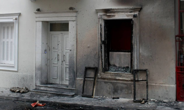 «Πόλεμος» Μαξίμου - ΝΔ για την επίθεση στον Φλαμπουράρη