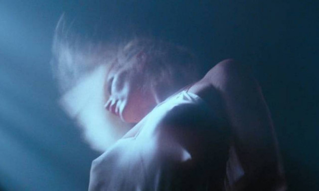 Η Kim Basinger ανακαλύπτει ξανά το σεξ στο sequel του Πενήντα Αποχρώσεις του Γκρι