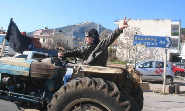 Ανυποχώρητοι στα μπλόκα οι αγρότες - Συνάντηση στα Τέμπη για το μέλλον των κινητοποιήσεων