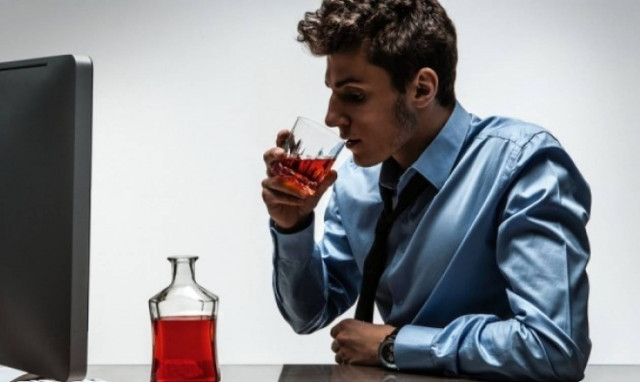 Κοκκινίζετε μετά την κατανάλωση αλκοόλ; Δείτε από τι κινδυνεύετε