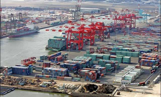 Έκλεισαν λιμάνια της Νέας Υόρκης μετά από αιφνίδια απεργία των φορτοεκφορτωτών