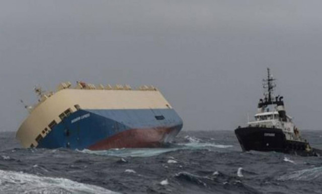 Γαλλία: Με επιτυχία ολοκληρώθηκε η ρυμούλκηση του ακυβέρνητου «Modern Express» (video)