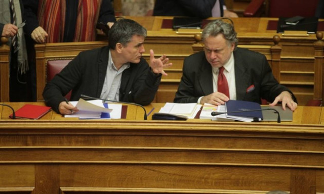 Ώρα μηδέν για ασφαλιστικό και κόκκινα δάνεια