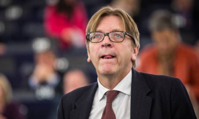 Προκλητικός ο Φερχόφσταντ: Εάν η Ελλάδα δεν συνεργαστεί, θα μείνει εκτός Σένγκεν