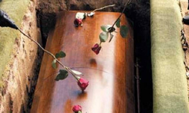 Η κηδεία στα Μέγαρα, το «χαμόγελο του Παιδιού» και ο έξαλλος Παπάς