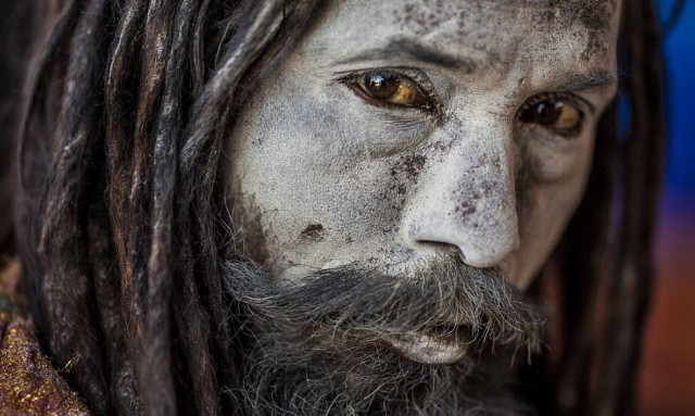 Οι κανίβαλοι μοναχοί της Ινδίας - Τρέφονται με ανθρώπινη σάρκα και πίνουν νερό από κρανία