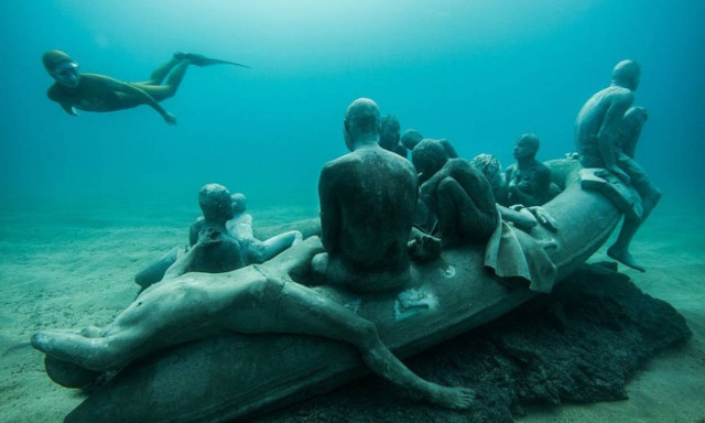 Εντυπωσιακό: Το υποθαλάσσιο έργο αφιερωμένο στους πρόσφυγες (pics)