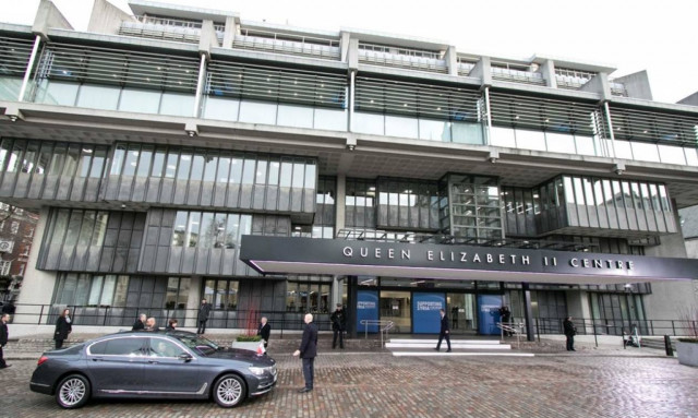 Δείτε την πολυτελή λιμουζίνα με την οποία έφθασε ο Τσίπρας στη Διεθνή Διάσκεψη Δωρητών για τη Συρία