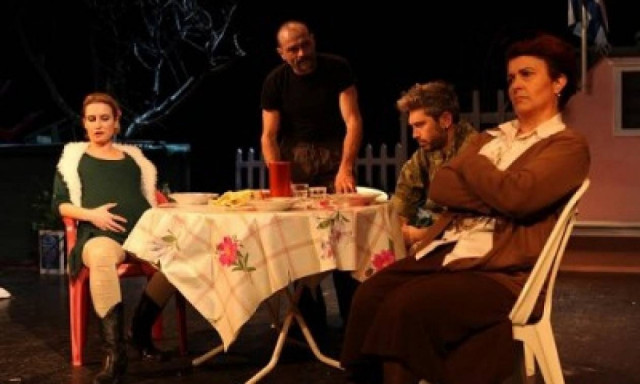 Ο Ελέφας του Κώστα Μποσταντζόγλου στο Θέατρο Απόλλων