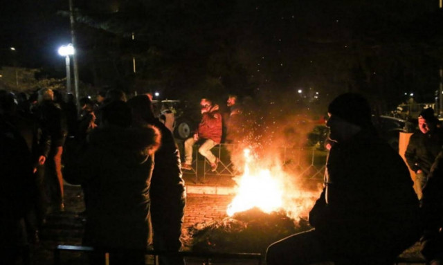 Μπλόκα αγροτών: Ανοιχτός για απόψε ο αυτοκινητόδρομος Τρίπολης - Κορίνθου
