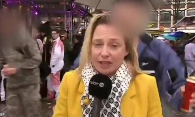 Σεξουαλική επίθεση σε δημοσιογράφο κατά τη διάρκεια ζωντανής σύνδεσης (vid)