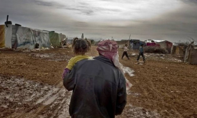 Κλειστά τα σύνορα Τουρκίας-Συρίας: Χιλιάδες άνθρωποι εγκαταλείπουν το Χαλέπι (video)