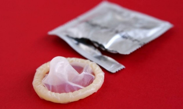 Είσαι σίγουρος πως τοποθετείς σωστά το προφυλακτικό; (video)