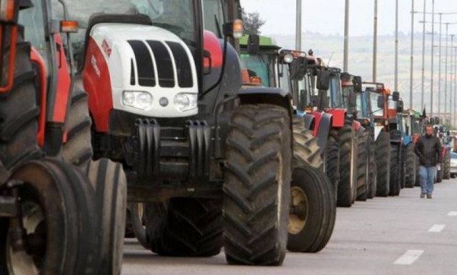 Μπλόκα αγροτών: Ουρές ταλαιπωρίας στην εθνική οδό Τρίπολης - Άργους