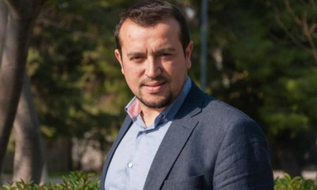 Μπαράζ επαφών για τις τηλεοπτικές άδειες