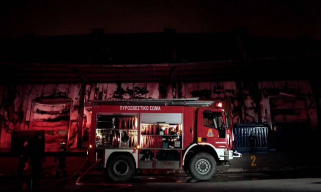 Υπό μερικό έλεγχο η πυρκαγιά στη Μεταμόρφωση