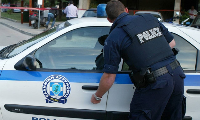 Τρόμος με ένοπλους στα Πετράλωνα