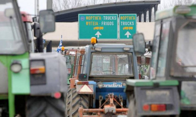 Μπλόκα αγροτών: Συζητήσεις για ολιγόωρη άρση του αποκλεισμού των αγροτών στο τελωνείο Προμαχώνα