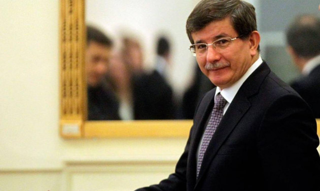 Νταβούτογλου: «Υποκριτές» όσοι καλούν την Άγκυρα να ανοίξει τα σύνορά της