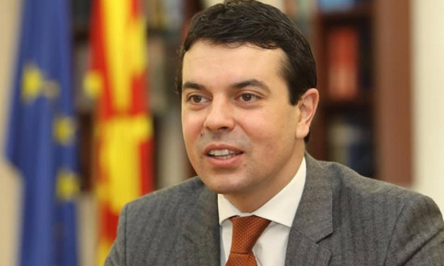 Τρολάρει ο Σκοπιανός ΥΠΕΞ: Δεν μας συμφέρει να γίνει η Ελλάδα πάρκινγκ προσφύγων