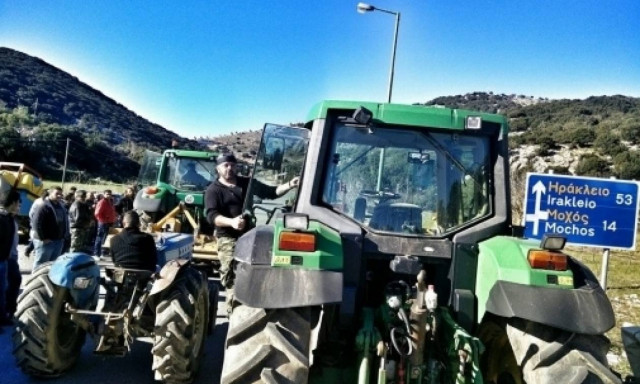 Μπλόκα αγροτών: Ξεκινούν για την Αθήνα οι αγρότες της Κρήτης