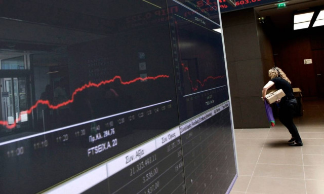 Χρηματιστήριο: Ισχυρές πιέσεις στην Αθήνα - Χτυπιούνται οι τράπεζες