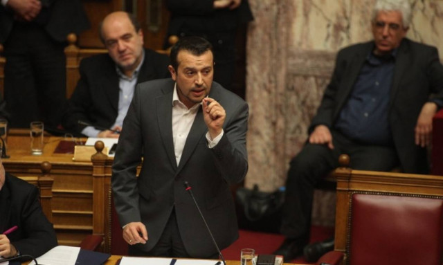 Χαμός (ξανά) στη Βουλή για τις τηλεοπτικές άδειες