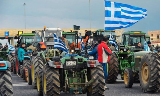 Μπλόκα αγροτών: Κλειστή η παλαιά εθνική οδός στον Ισθμό