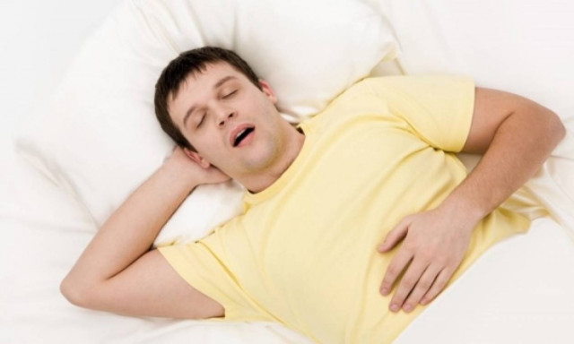 Αποφρακτική άπνοια ύπνου: Ποιους κινδύνους εγκυμονεί για τη ζωή και την υγεία