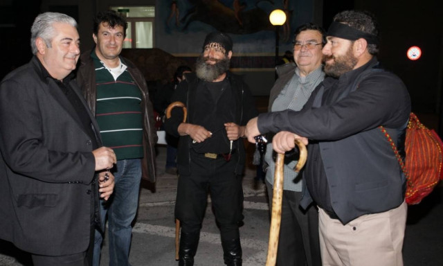 Αγρότες: Έφτασε στον Πειραιά το πρώτο πλοίο με τους αγρότες από την Κρήτη