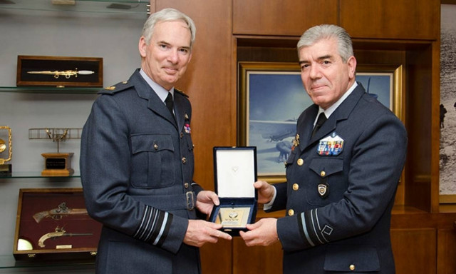 Συνάντηση Αρχηγού ΓΕΑ με τον Αρχηγό του Επιτελείου της RAF (pics)