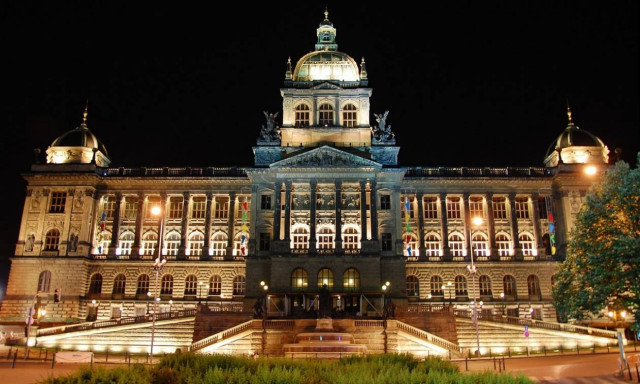 Τσεχία: Καταστράφηκε μέρος της σκεπής του Eθνικού Mουσείου από πυρκαγιά