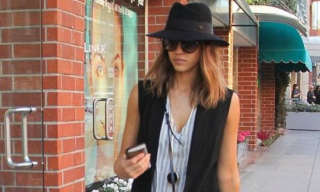 Άψογη από την κορυφή μέχρι τα νύχια: Δείτε τη νέα εμφάνιση της Jessica Alba!