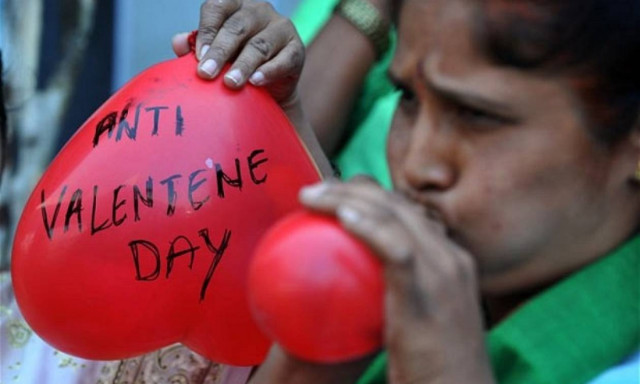 Valentine's Day 2016: Στο Πεσαβάρ απαγορεύθηκε ο εορτασμός του!