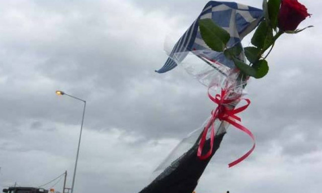 Valentine’s Day 2016: Δείτε πώς ... γιόρτασαν οι αγρότες στο μπλόκο της Κοζάνης! (pics)