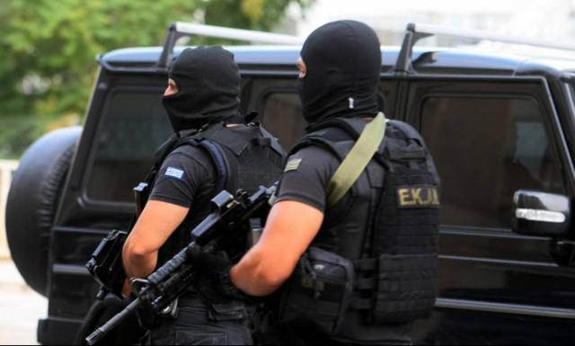 Συναγερμός στην ΕΛ.ΑΣ.: Χιλιάδες σφαίρες και όπλα σε τροχόσπιτα στην Αλεξανδρούπολη (pics)