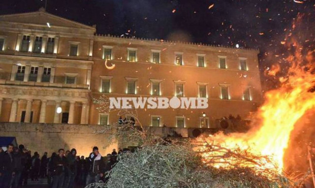 Ισορροπία τρόμου – Τρέμει την κοινωνική έκρηξη η κυβέρνηση