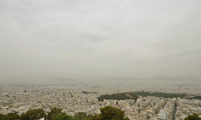 Με σκόνη, θυελλώδεις νοτιάδες και νέα άνοδο της θερμοκρασίας ο καιρός της Δευτέρας (pics)