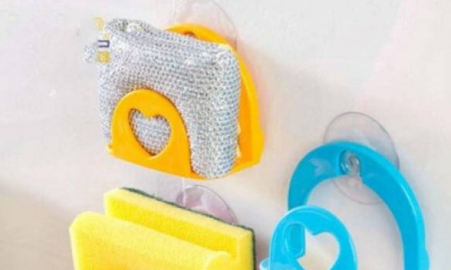 Απολύμανε το σφουγγαράκι της κουζίνας με αυτή την πανεύκολη συνταγή