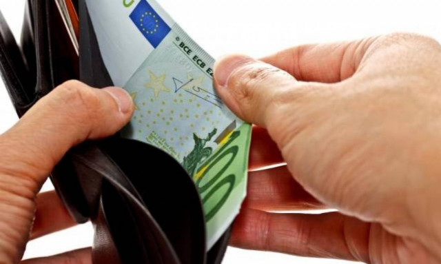 Εισφορά αλληλεγγύης: Ποιοι και πόσο θα πληρώσουν φέτος