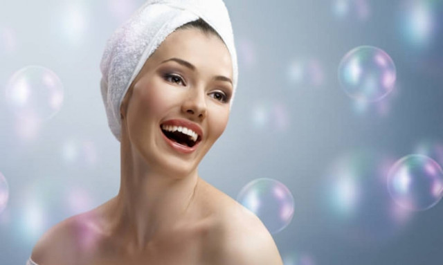 Αυτά είναι τα λάθη που κάνεις όταν λούζεις τα μαλλιά σου