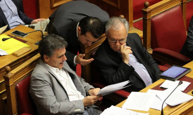 Λύση για το πρόσθετο τέλος στα παιχνίδια του ΟΠΑΠ αναζητεί η κυβέρνηση