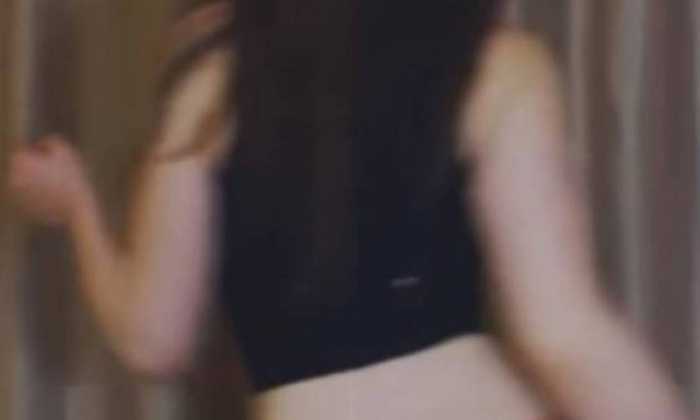 Χόρεψε και έμεινε μόνο με το στρινγκ της! (video)