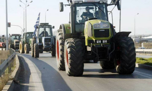 Ηράκλειο: Αμετακίνητοι οι αγρότες στο μπλόκο των Πραιτωρίων