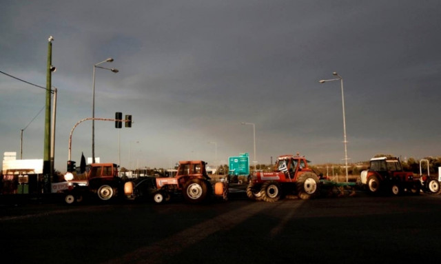 Αγρότες: Με πιο σκληρή στάση στα μπλόκα απαντούν στην κυβέρνηση