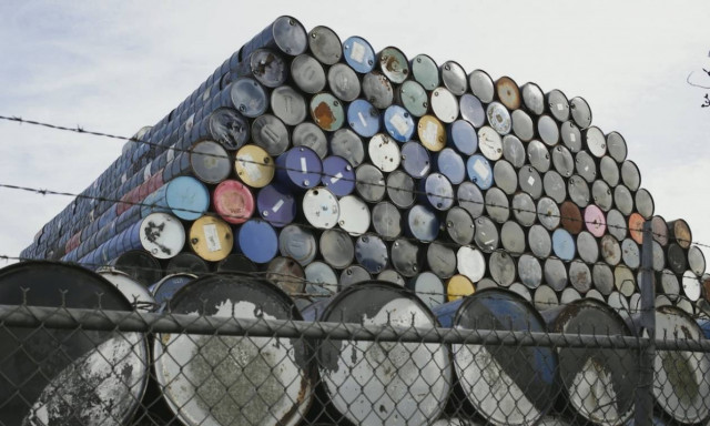 Μείωση τιμών στα συμβόλαια μελλοντικής εκπλήρωσης πετρελαίου