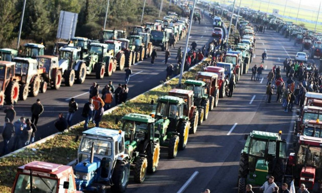 Μπλόκα αγροτών: Κλειστά τα Τέμπη και οι εναλλακτικές διαδρομές έως τη Δευτέρα