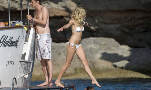 Οι «καυτές» celebrities... διακοπάρουν σε γιοτ! (photos)