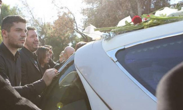 Κηδεία Παντελίδη: Τραγική φιγούρα η μητέρα «Παντελάκο μου...»