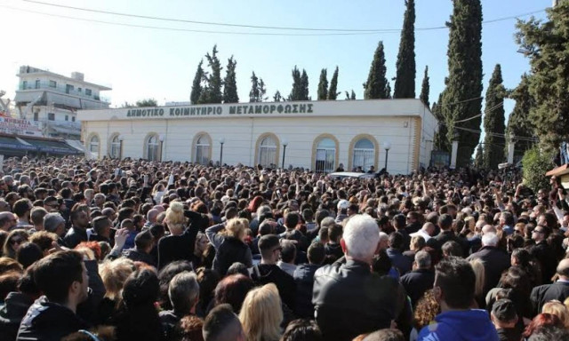 Κηδεία Παντελίδη: Το τελευταίο χειροκρότημα στον αδικοχαμένο τραγουδιστή